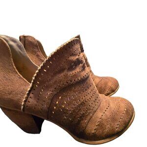 Hot Rated brand western Womens Brown Suede Ankle Boots Size 7.5